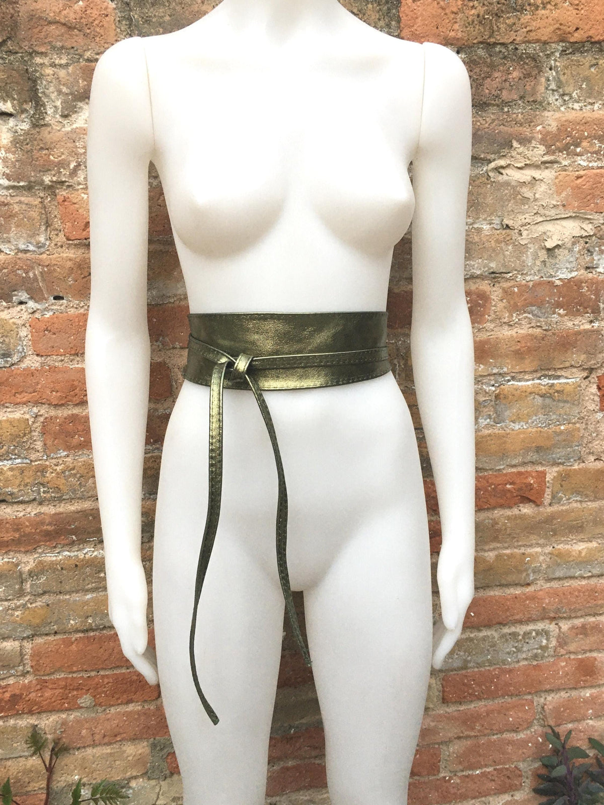 GREEN leather OBI belt. Wide waist belt in soft genuine leather. Metallic shine wraparound belt, boho dress belt in silver color leather.