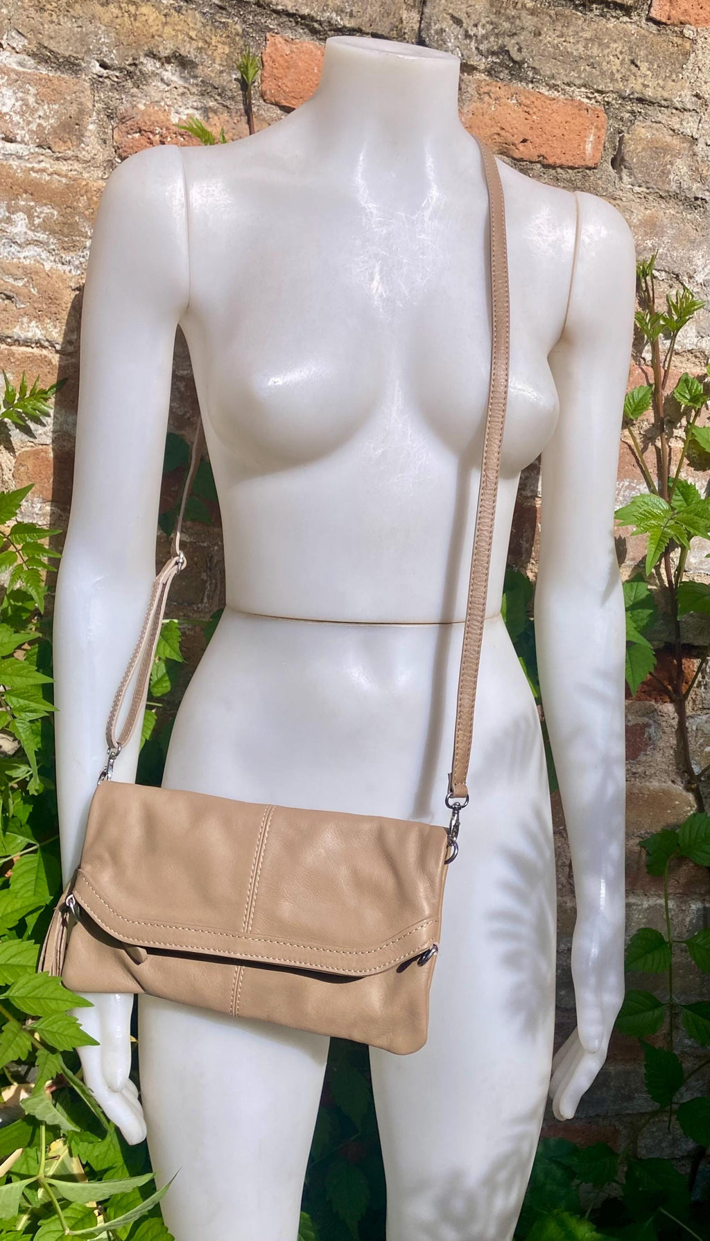 Small leather bag in maroon. Cross body bag, shoulder bag in GENUINE leather. Burgundy - brown bag with adjustable strap, zipper and flap.