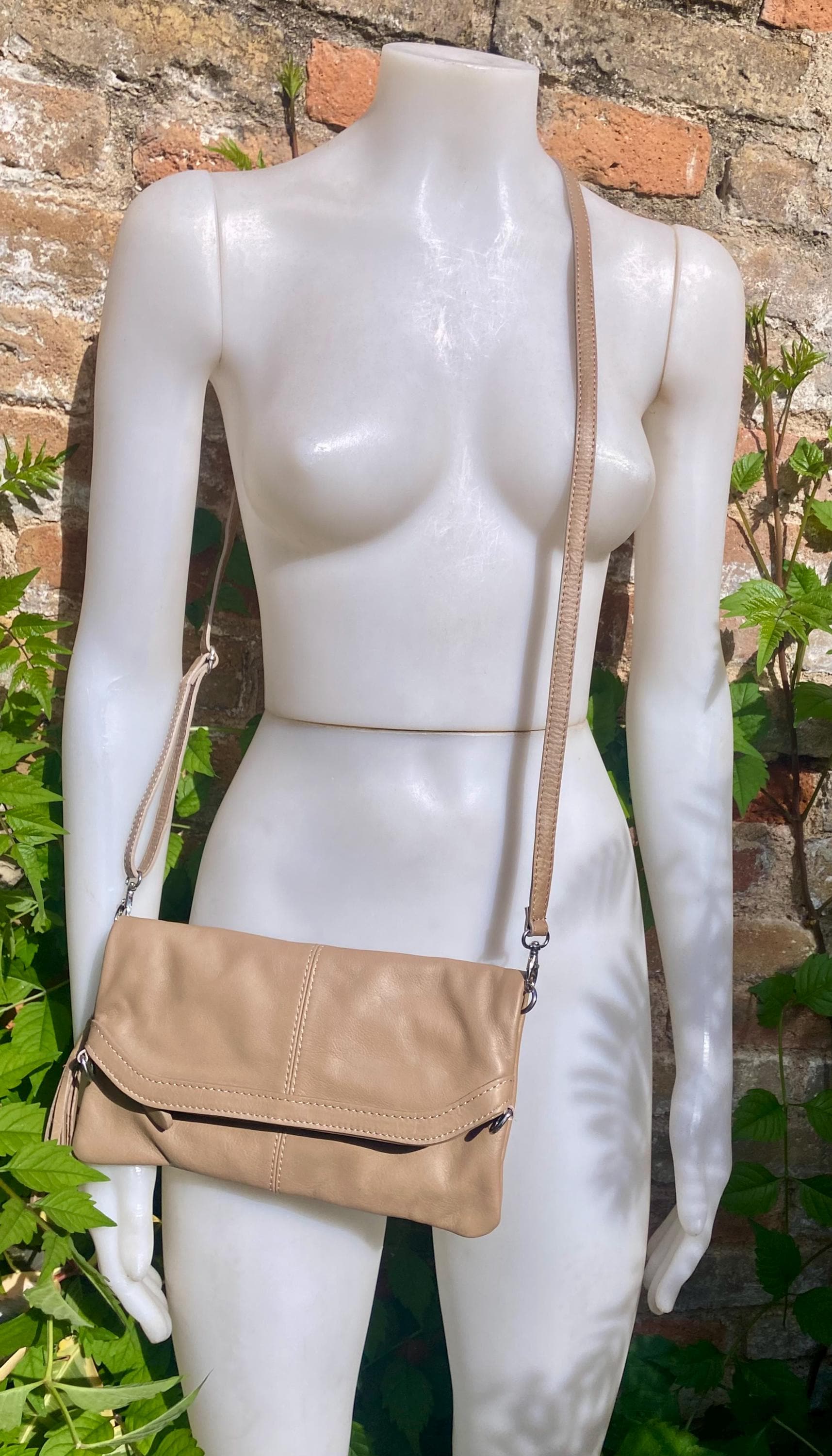 Small leather bag in maroon. Cross body bag, shoulder bag in GENUINE leather. Burgundy - brown bag with adjustable strap, zipper and flap.