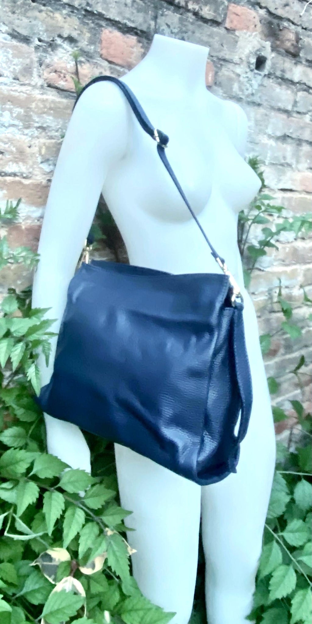 NAVY BLUE genuine leather bag. Hand / shoulder / crossbody bag. Removable longer adjustable strap. Dark blue shopper bag. Navy leather purse