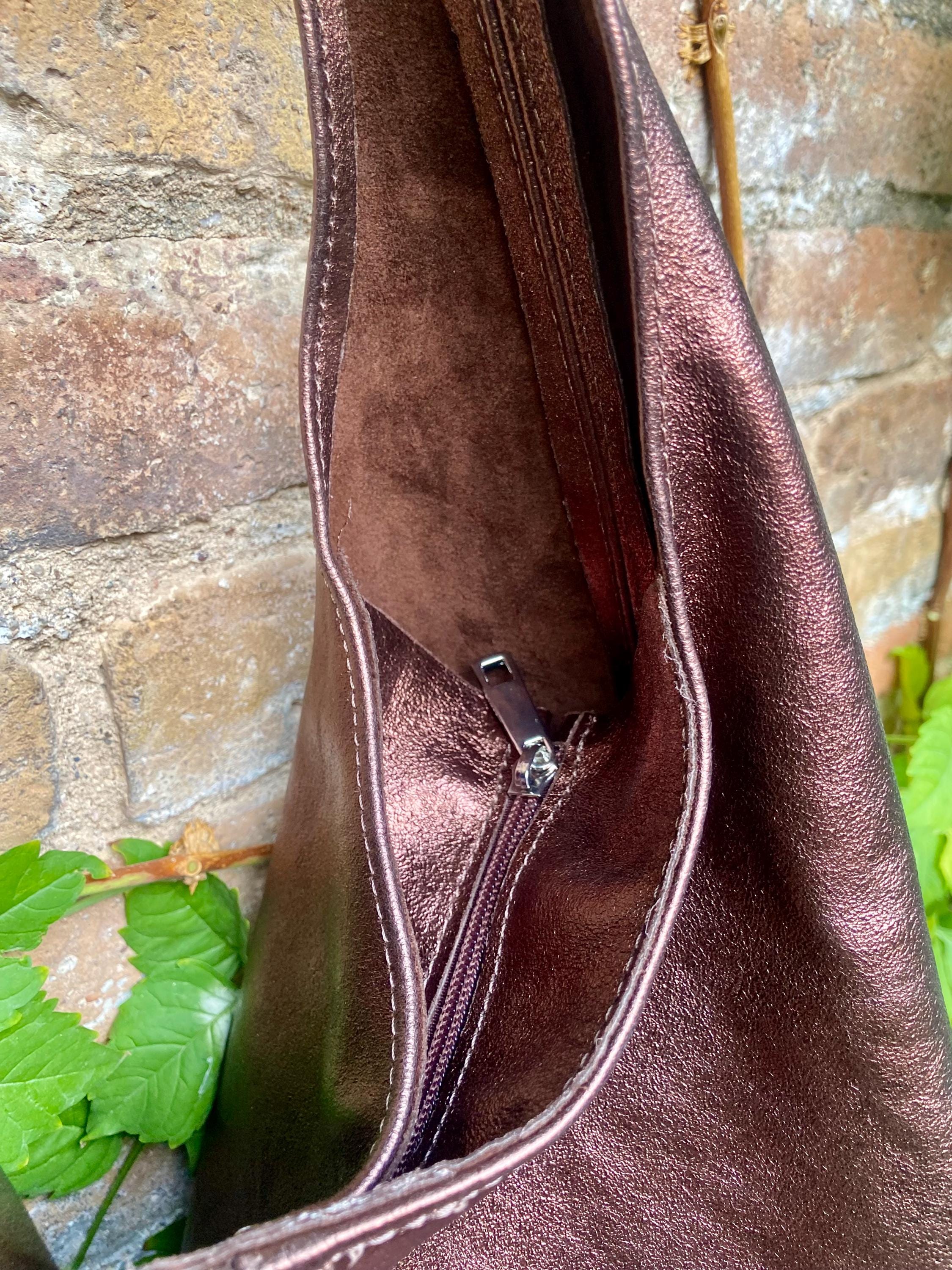 Slouch bag. Tote leather bag in burgundy- brown metallic leather with ZIPPER. Genuine leather purse. Shiny maroon leather shoulder bag
