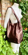 Slouch bag. Tote leather bag in burgundy- brown metallic leather with ZIPPER. Genuine leather purse. Shiny maroon leather shoulder bag