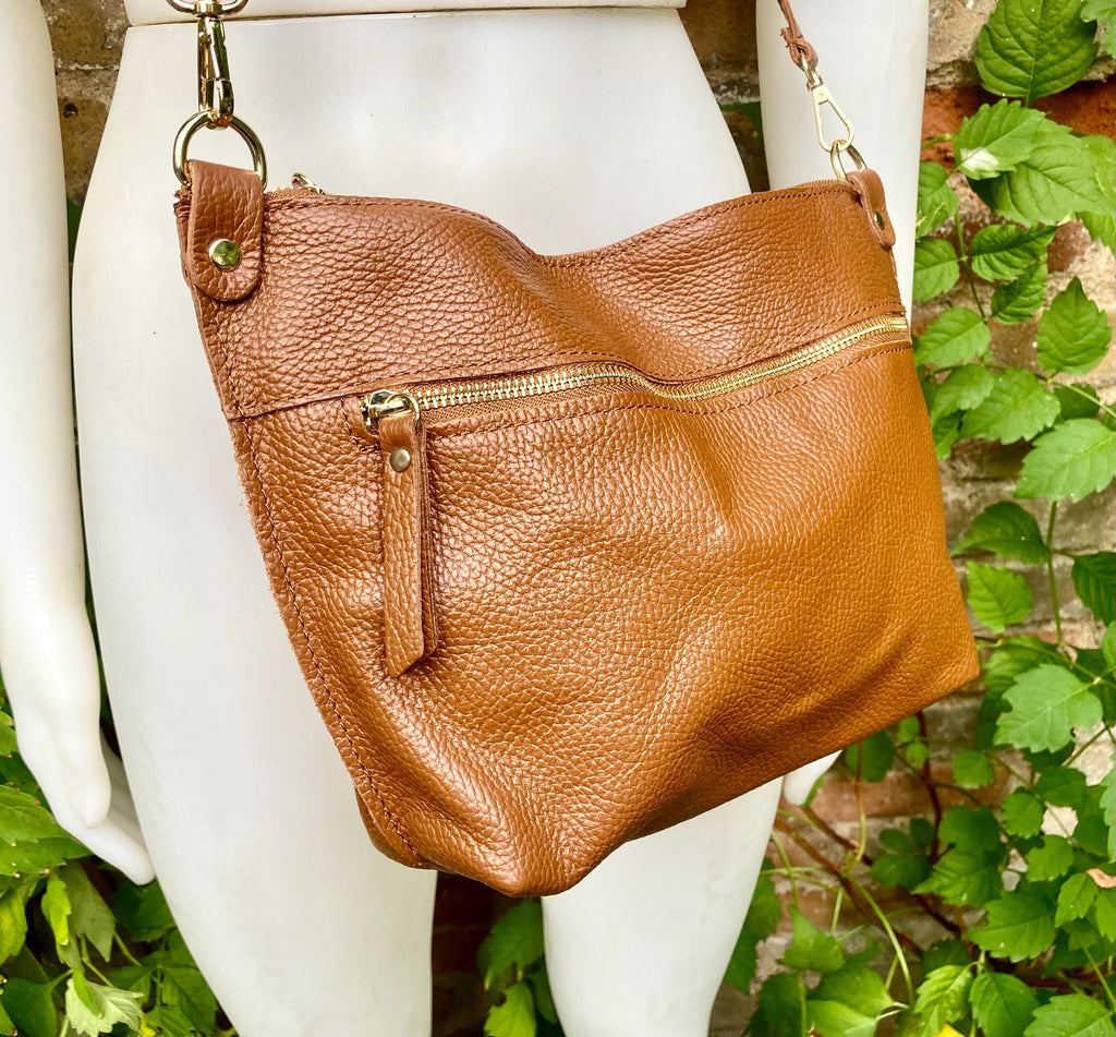 Camel brown leather bag. Genuine leather messenger bag. Rusty brown crossbody / shoulder bag with zipper and adjustable strap