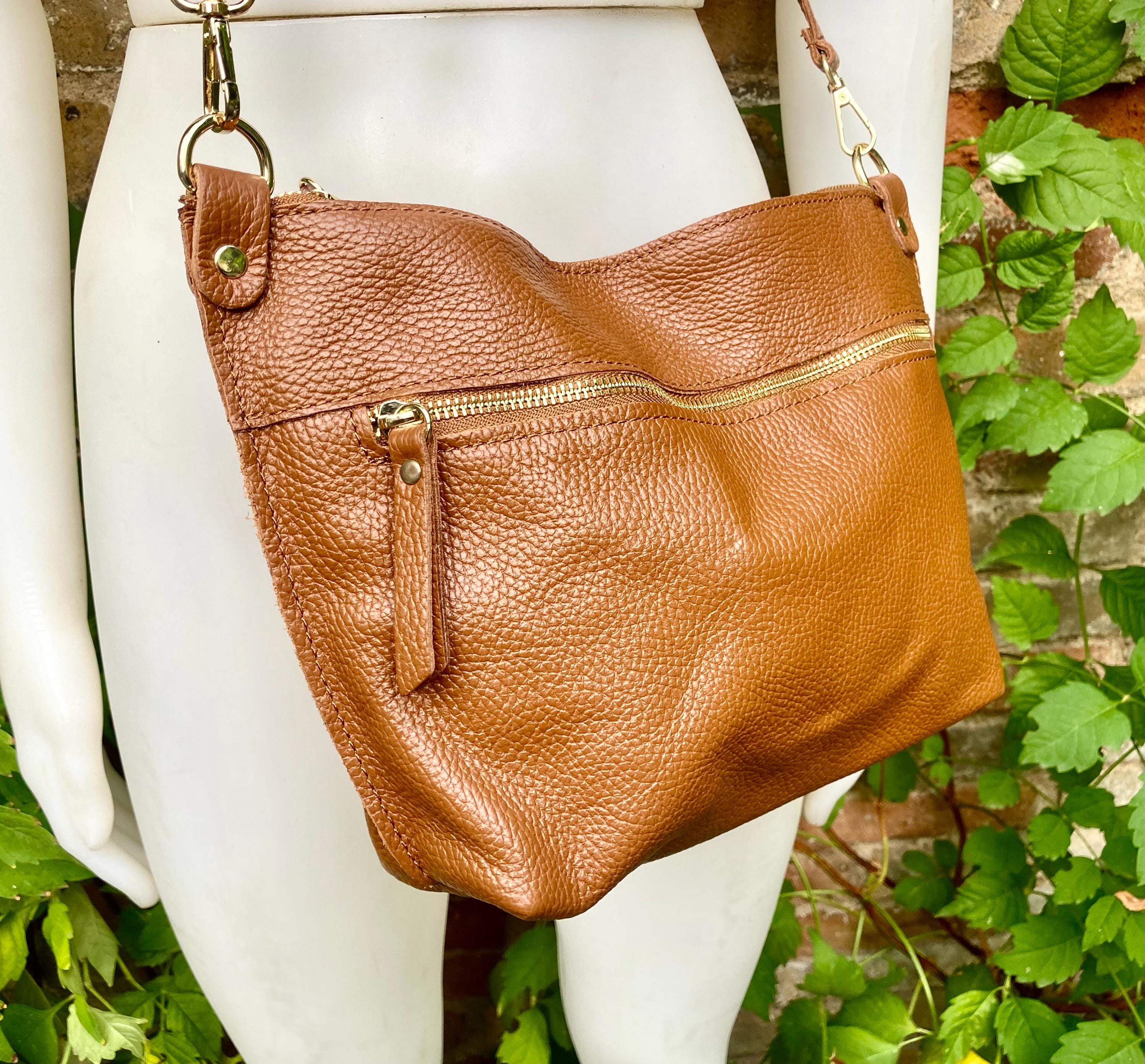 Camel brown leather bag. Genuine leather messenger bag. Rusty brown crossbody / shoulder bag with zipper and adjustable strap