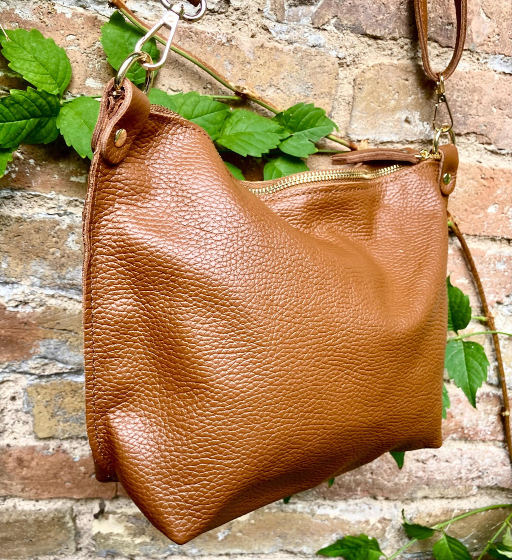 Camel brown leather bag. Genuine leather messenger bag. Rusty brown crossbody / shoulder bag with zipper and adjustable strap