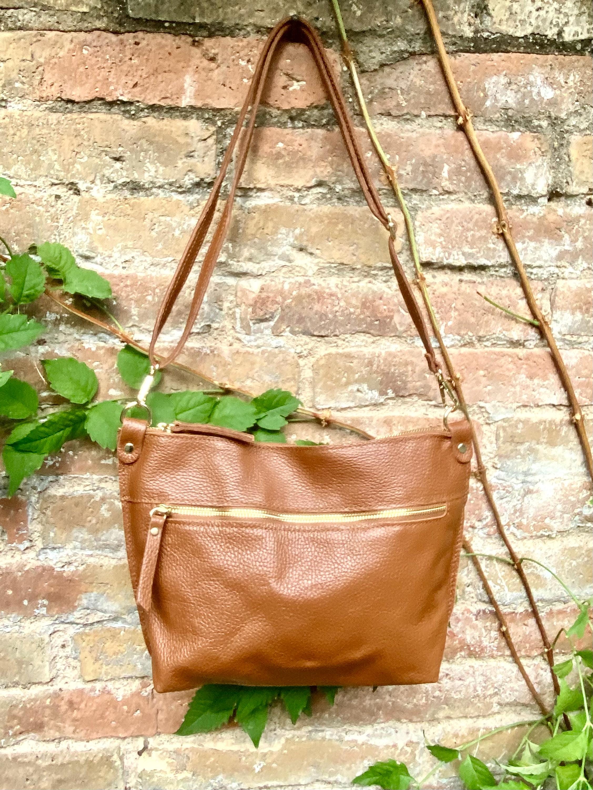 Camel brown leather bag. Genuine leather messenger bag. Rusty brown crossbody / shoulder bag with zipper and adjustable strap
