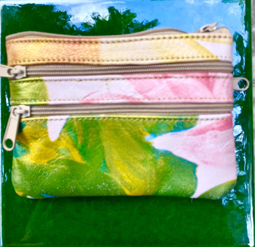 Small card / coin purse with zippers in genuine leather. Small wallet for credit cards, coins and notes. Soft natural leather. Retro wallet