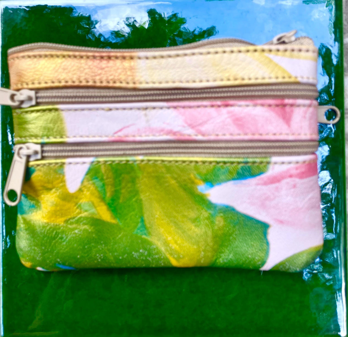 Small card / coin purse with zippers in genuine leather. Small wallet for credit cards, coins and notes. Soft natural leather. Retro wallet