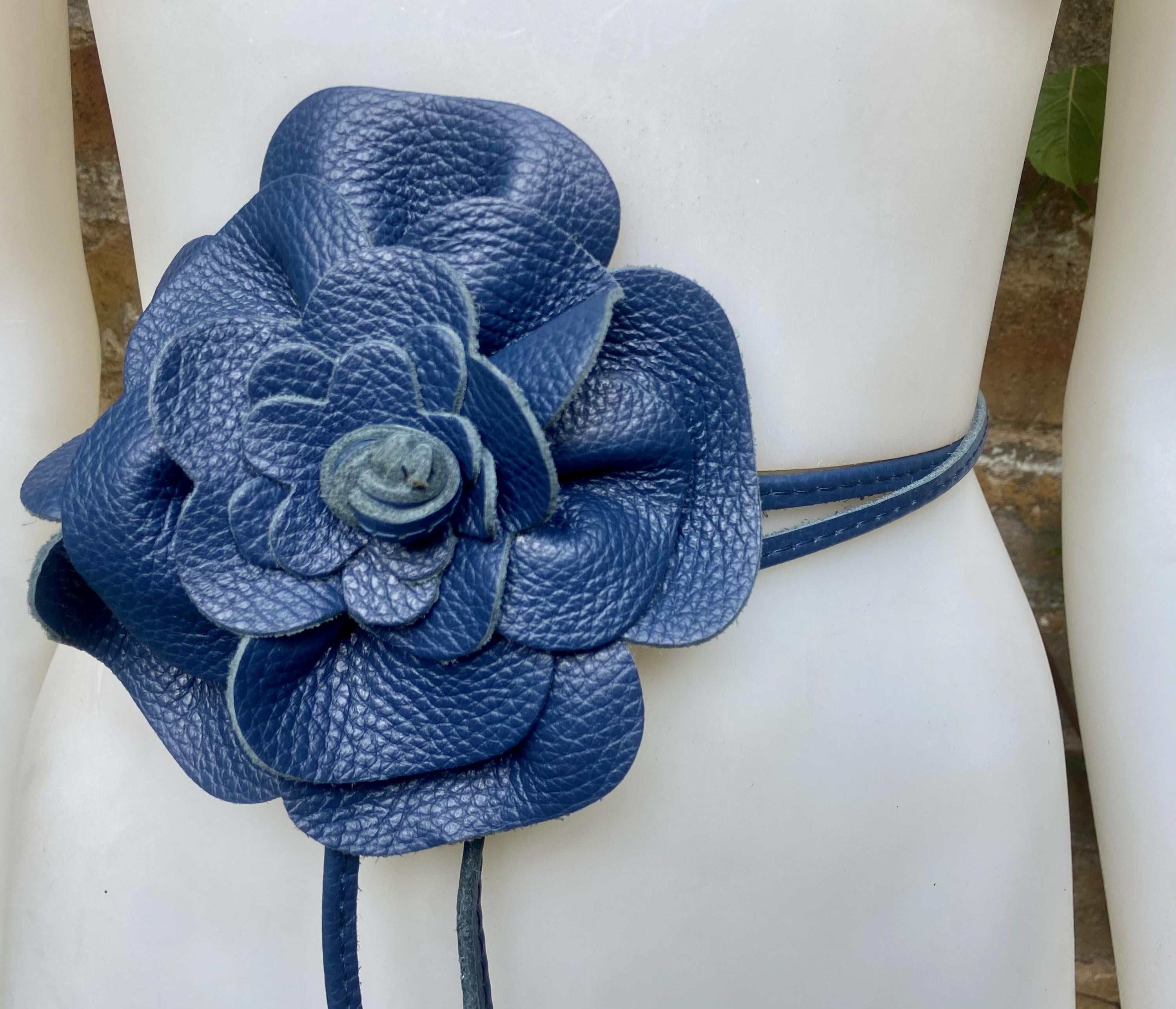 Flower leather belt in navy blue. Waist, overall or dress belt. Dark blue genuine leather. Navy rose belt. Large blue flower.