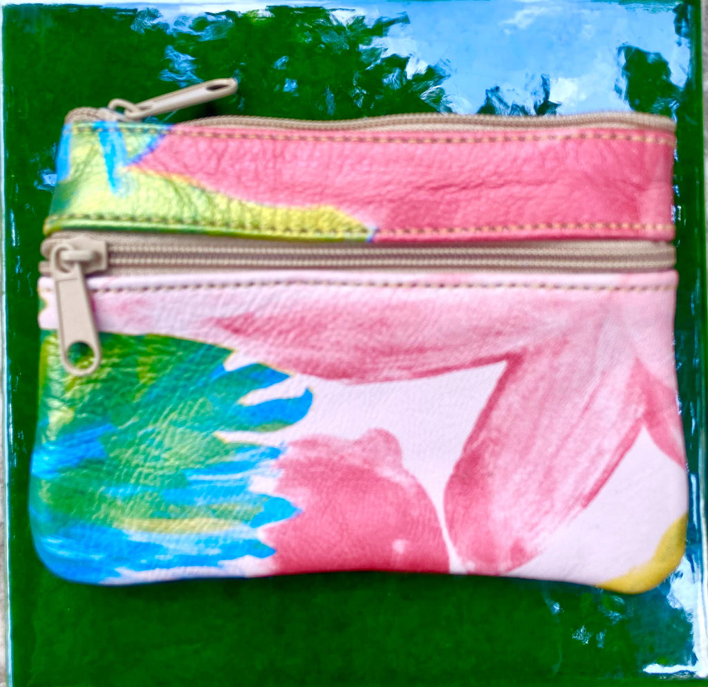 Small card / coin purse with zippers in genuine leather. Small wallet for credit cards, coins and notes. Soft natural leather. Retro wallet