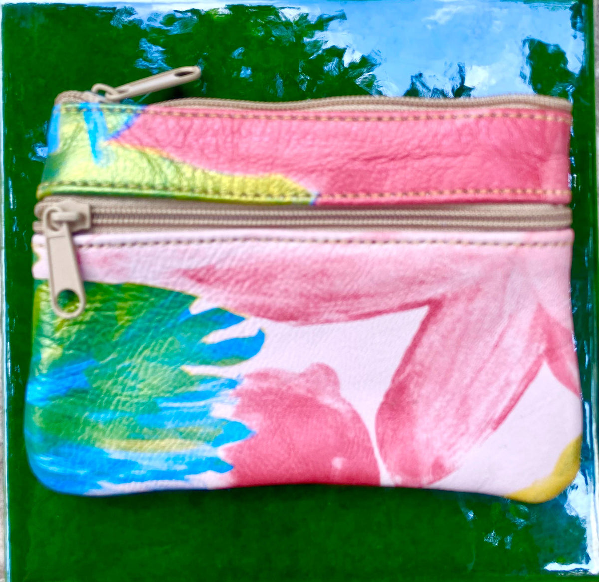 Small card / coin purse with zippers in genuine leather. Small wallet for credit cards, coins and notes. Soft natural leather. Retro wallet