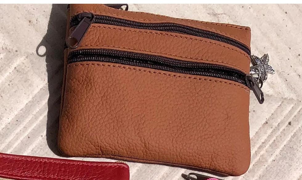 Small card / coin purse with zippers in genuine leather. Small wallet for credit cards, coins and notes. Soft natural leather. Retro wallet