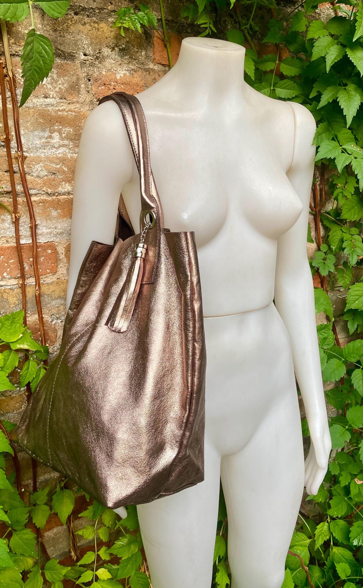 Shoulder leather bag in BRONZE. GENUINE leather shopper bag. Large carry all bag for your laptop, books. Metallic BRONZE leather purse