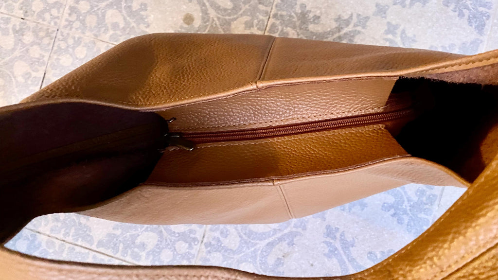 Camel brown slouch bag. Light caramel brown tote leather bag with ZIPPER. Soft genuine leather brown leather purse. Wide strap shoulder bag