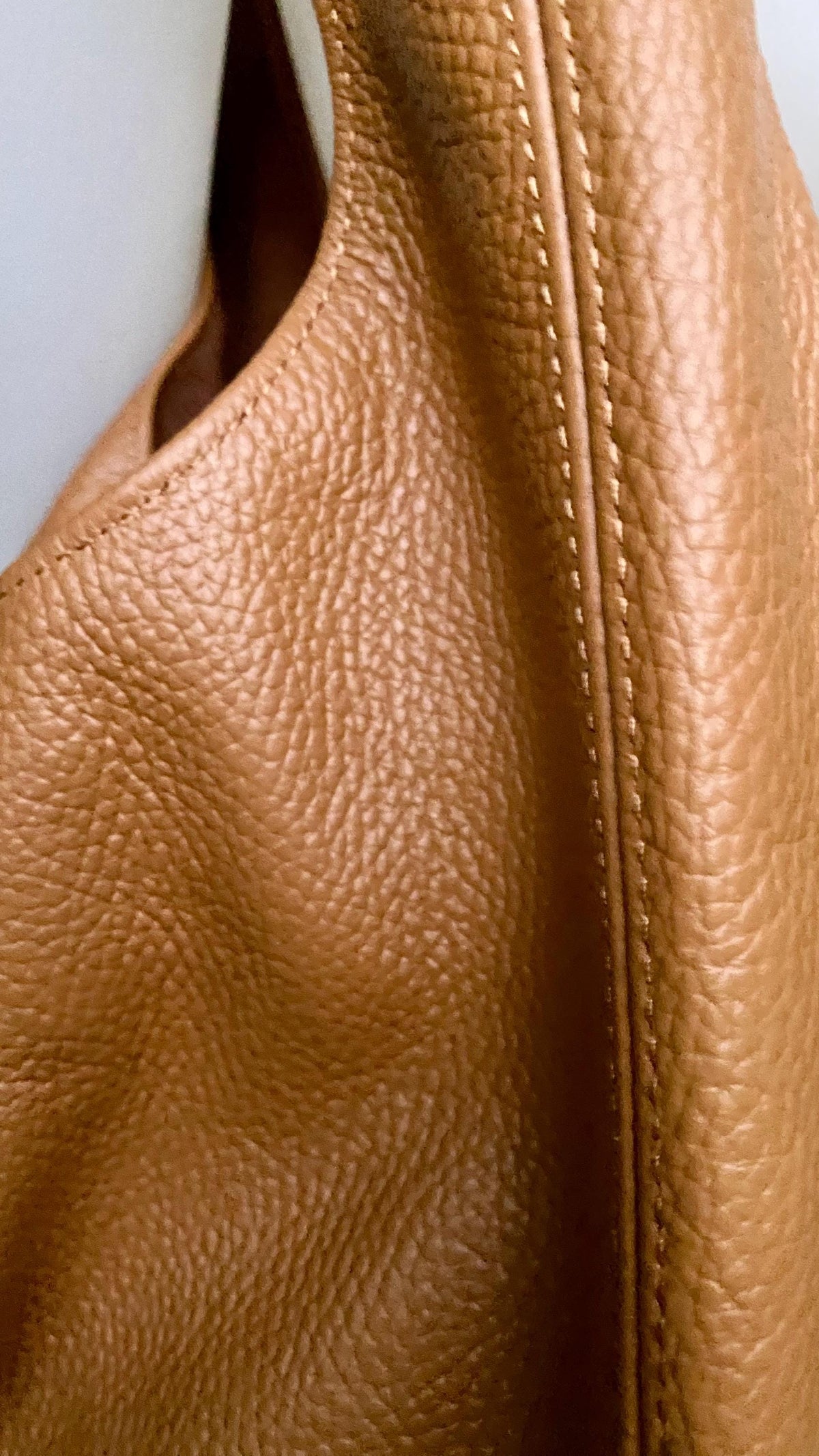 Camel brown slouch bag. Light caramel brown tote leather bag with ZIPPER. Soft genuine leather brown leather purse. Wide strap shoulder bag