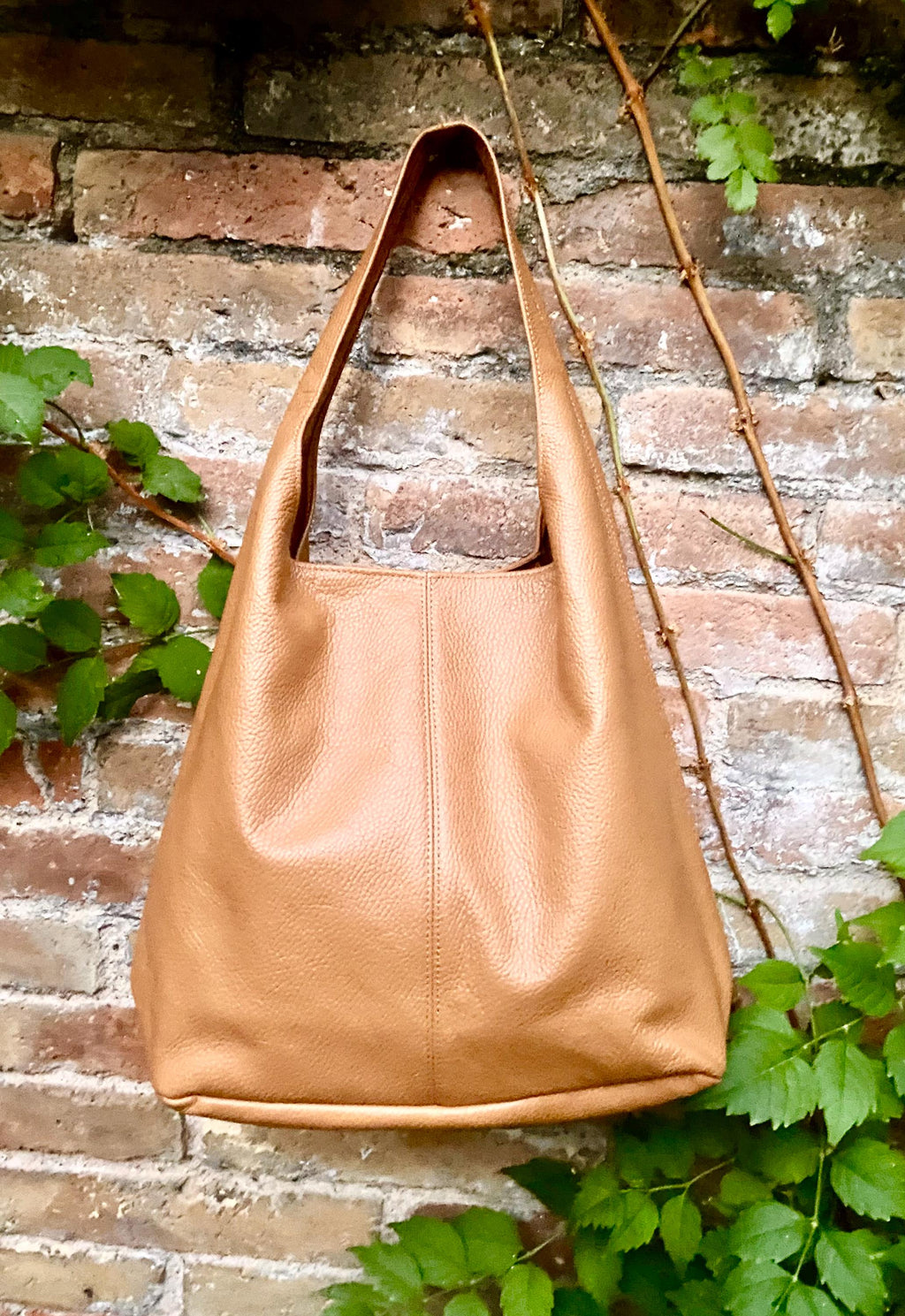 Camel brown slouch bag. Light caramel brown tote leather bag with ZIPPER. Soft genuine leather brown leather purse. Wide strap shoulder bag