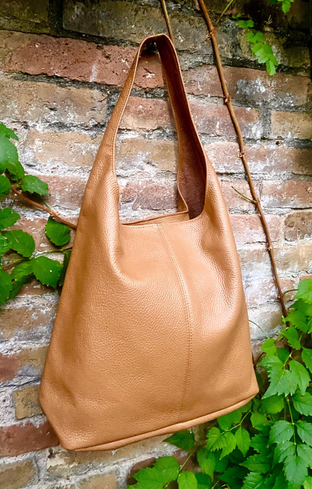 Camel brown slouch bag. Light caramel brown tote leather bag with ZIPPER. Soft genuine leather brown leather purse. Wide strap shoulder bag