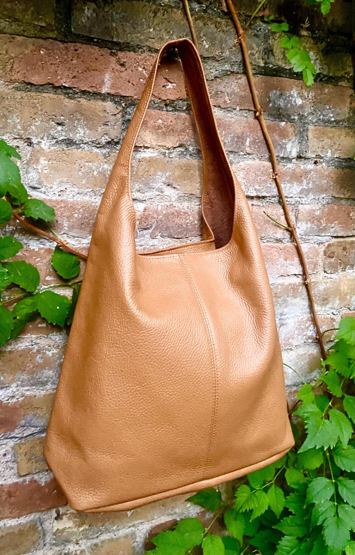 Camel brown slouch bag. Light caramel brown tote leather bag with ZIPPER. Soft genuine leather brown leather purse. Wide strap shoulder bag