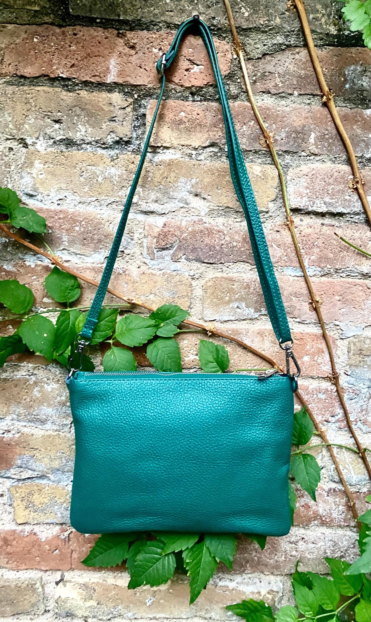 Small leather bag in teal GREEN .Genuine LEATHER crossbody / shoulder bag / wristlet. Green leather purse. Adjustable strap and zipper