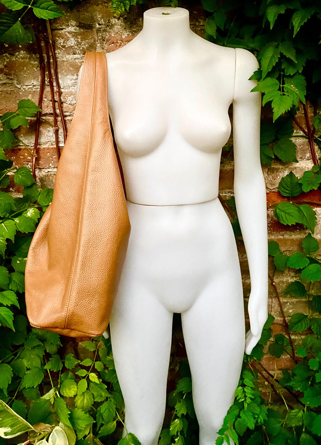 Camel brown slouch bag. Light caramel brown tote leather bag with ZIPPER. Soft genuine leather brown leather purse. Wide strap shoulder bag