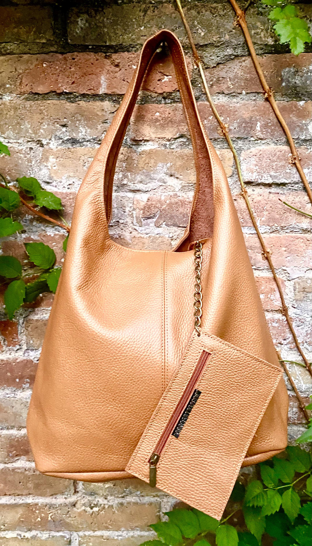 Camel brown slouch bag. Light caramel brown tote leather bag with ZIPPER. Soft genuine leather brown leather purse. Wide strap shoulder bag