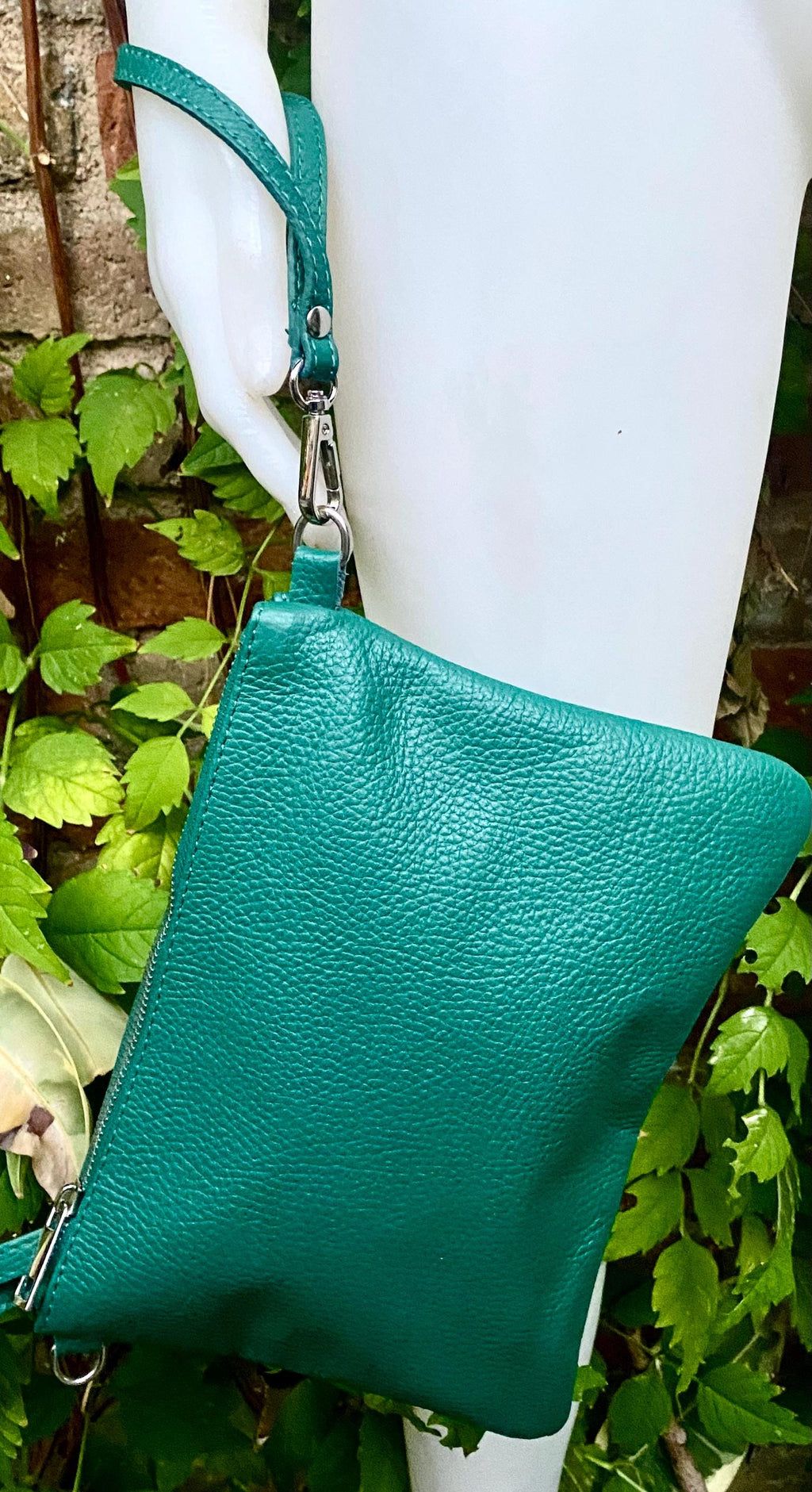 Small leather bag in teal GREEN .Genuine LEATHER crossbody / shoulder bag / wristlet. Green leather purse. Adjustable strap and zipper