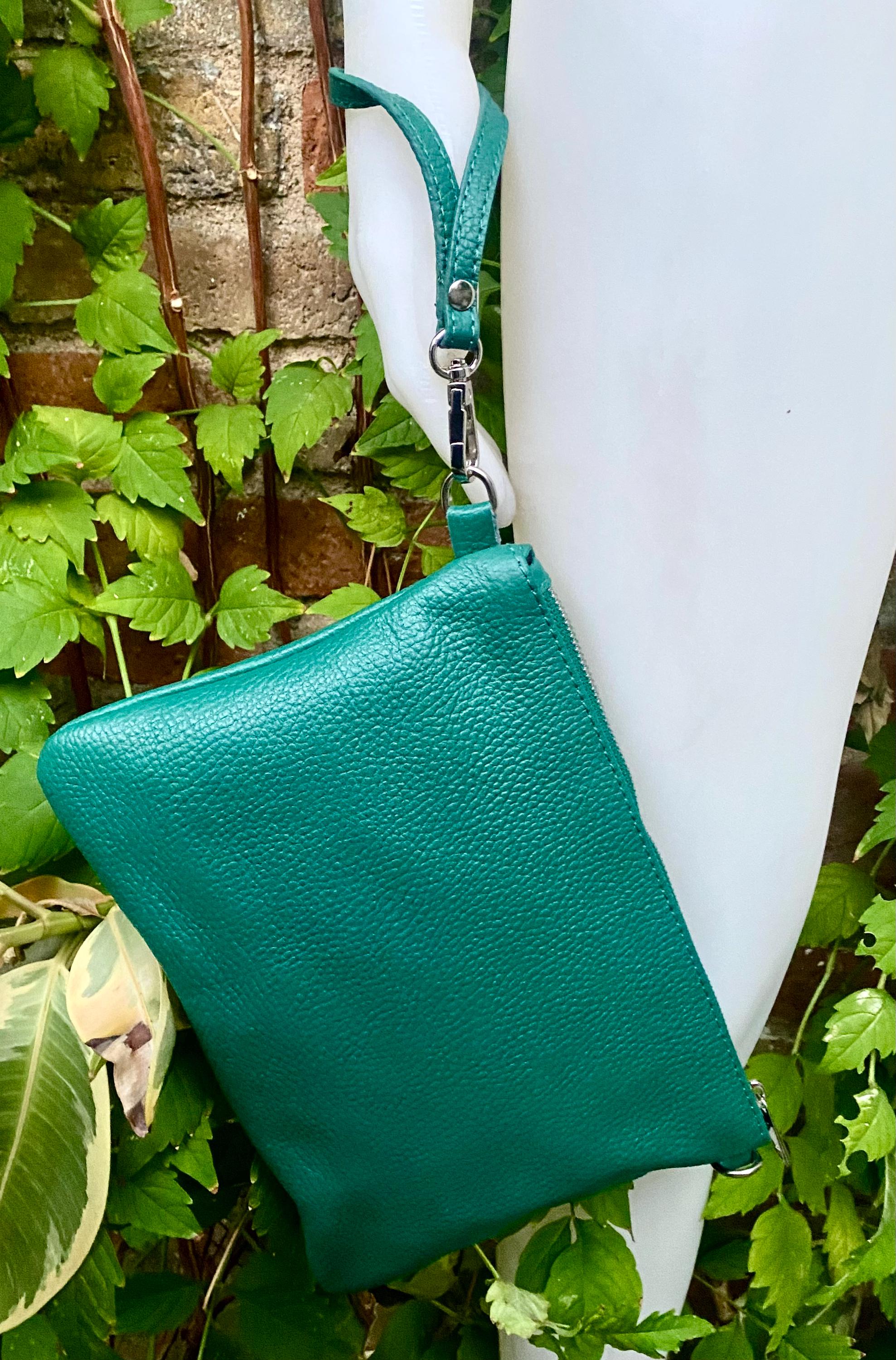 Small leather bag in teal GREEN .Genuine LEATHER crossbody / shoulder bag / wristlet. Green leather purse. Adjustable strap and zipper
