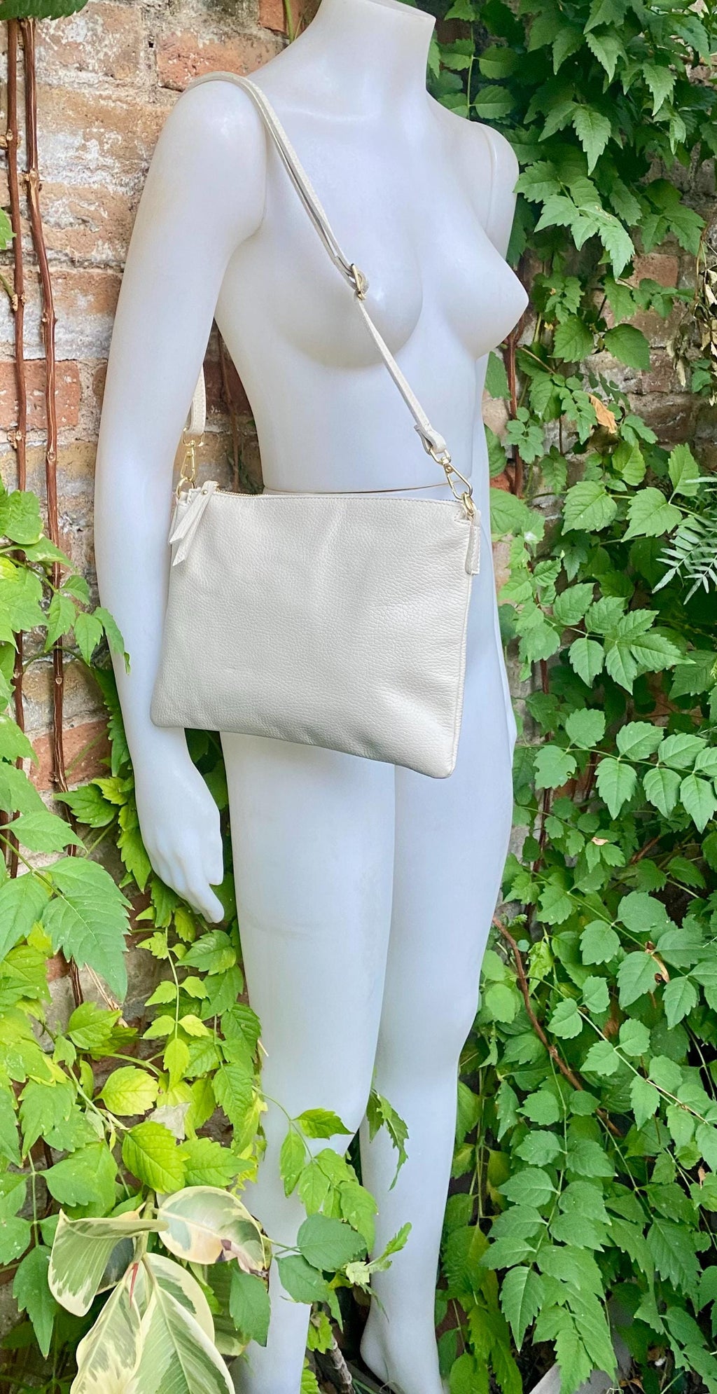 CREAM WHITE leather bag. GENUINE leather cross body / shoulder bag. Off white purse with adjustable strap + zipper.Soft leather messenger