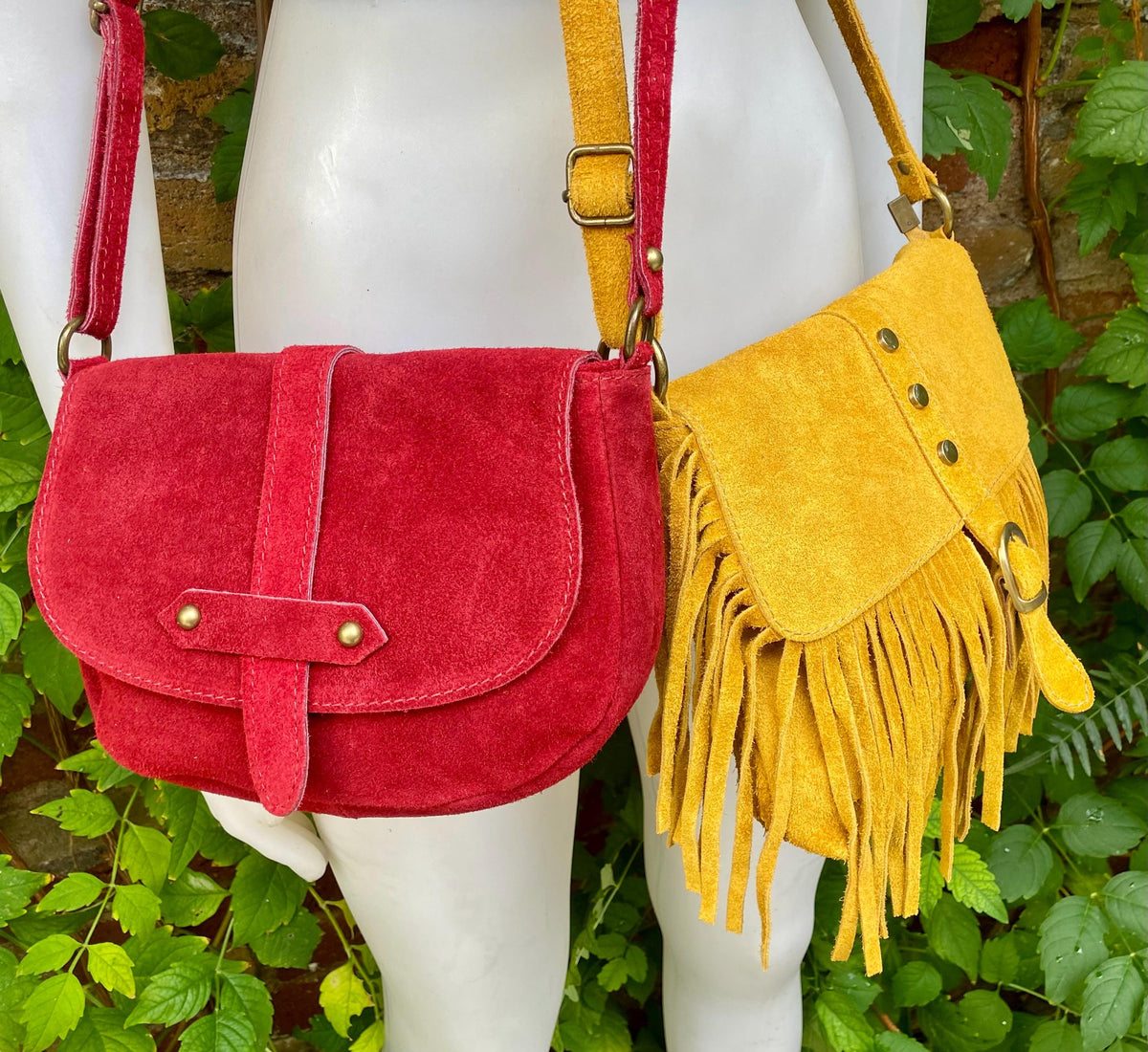 SECONDS - 2 suede bags : 1 red + 1 mustard yellow with fringes. Genuine leather crossbody bags with adjustable strap + zipper.