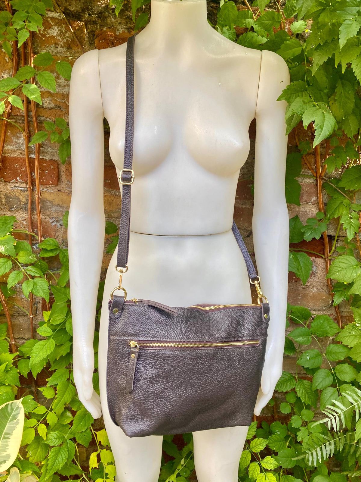 Dark brown leather bag. Genuine leather messenger bag. Chocolate brown crossbody / shoulder bag with zipper and adjustable strap