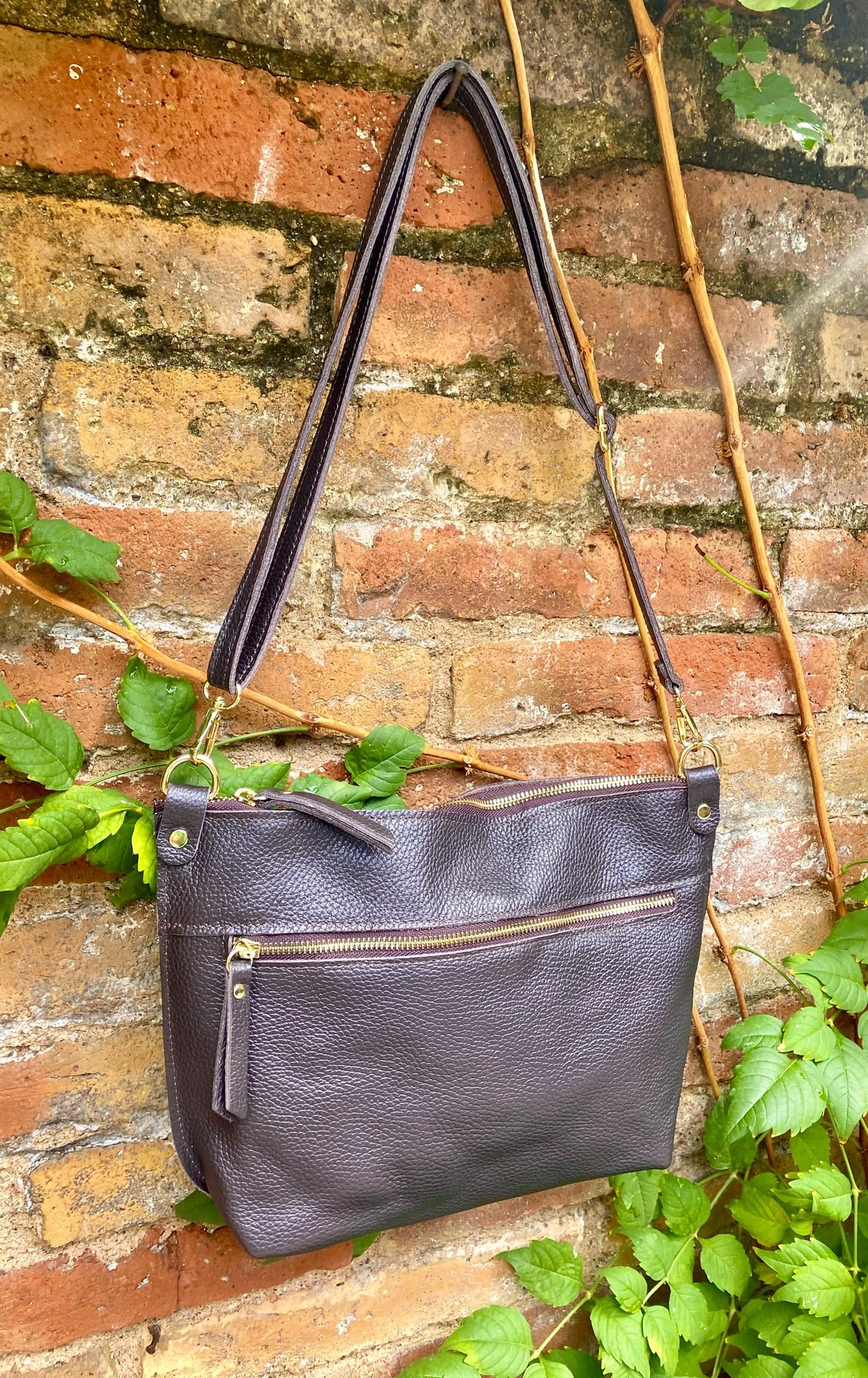 Dark brown leather bag. Genuine leather messenger bag. Chocolate brown crossbody / shoulder bag with zipper and adjustable strap