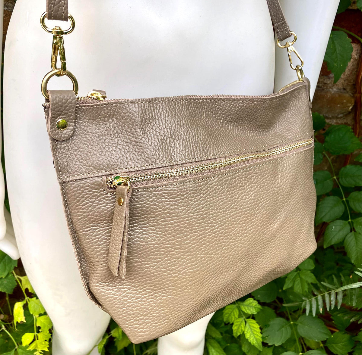 Light brown leather bag. Genuine leather messenger bag. Taupe brown crossbody / shoulder bag with zipper and adjustable strap. Greyge purse