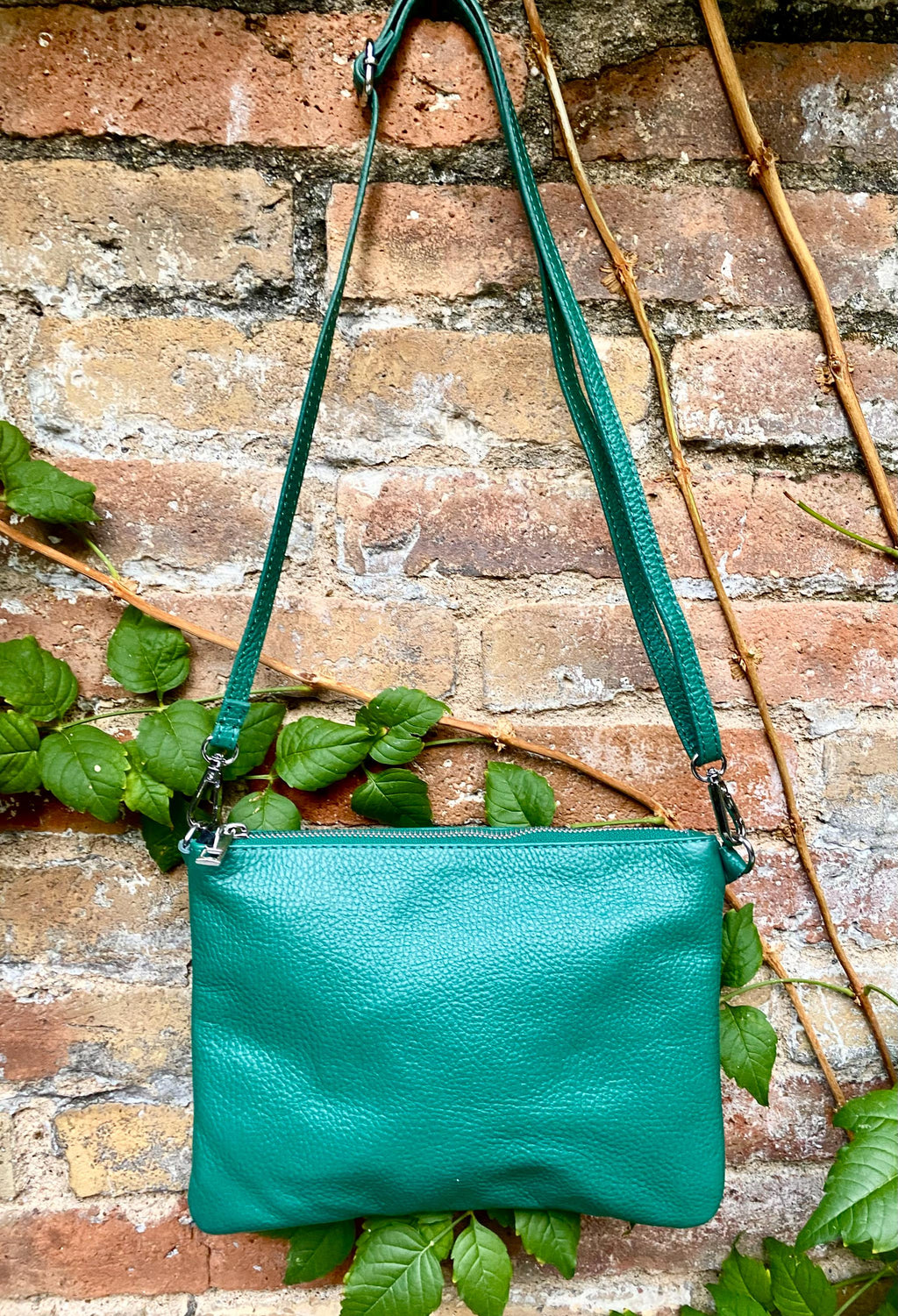 Small leather bag in teal GREEN .Genuine LEATHER crossbody / shoulder bag / wristlet. Green leather purse. Adjustable strap and zipper