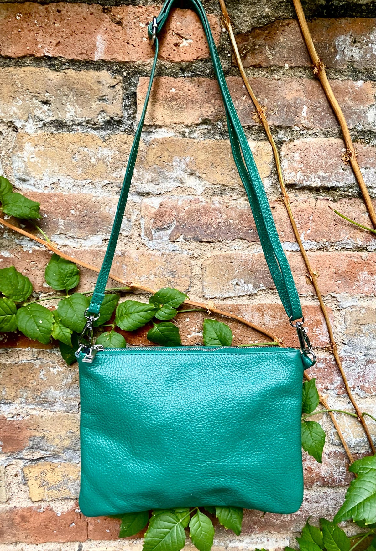 Small leather bag in teal GREEN .Genuine LEATHER crossbody / shoulder bag / wristlet. Green leather purse. Adjustable strap and zipper