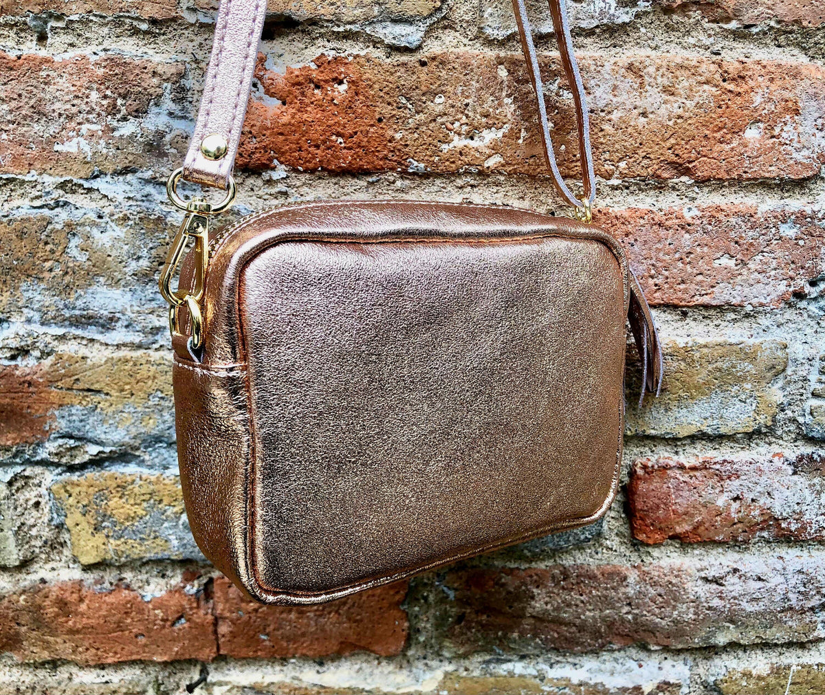 Small leather bag in pink gold. Cross body / shoulder bag. Metallic shine genuine leather bag. Pink purse. adjustable strap and zipper