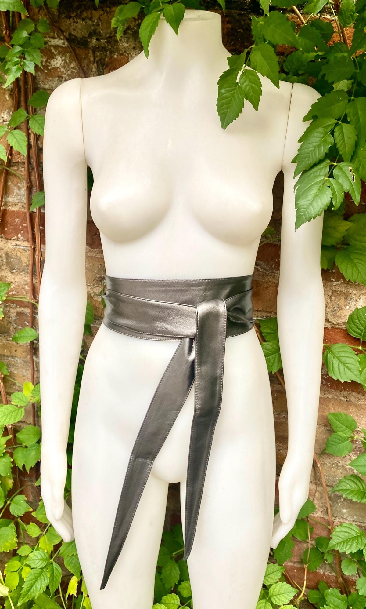 Dark SILVER obi belt. Wrap belt in soft genuine leather. Wide wraparound waist belt. Boho dress belt in metallic leather. Silver obi belt.