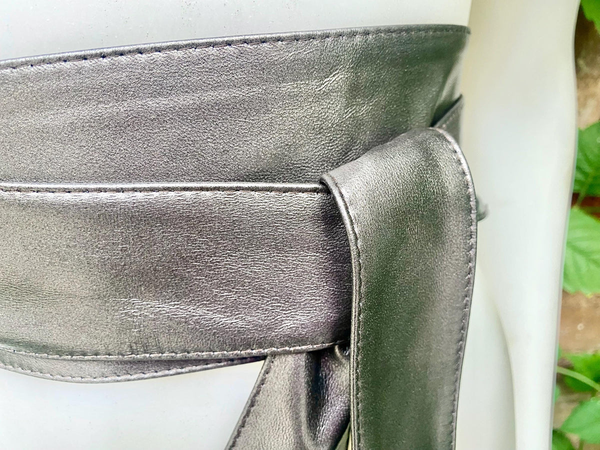 Dark SILVER obi belt. Wrap belt in soft genuine leather. Wide wraparound waist belt. Boho dress belt in metallic leather. Silver obi belt.