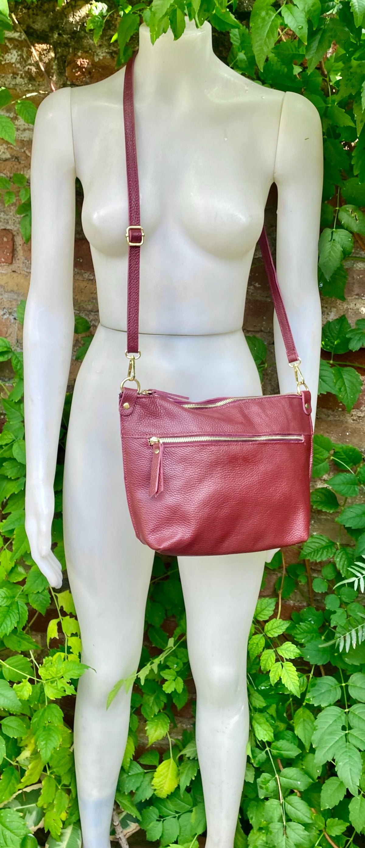Burgundy leather bag. Genuine leather messenger bag. Wine red crossbody / shoulder bag with zipper and adjustable strap