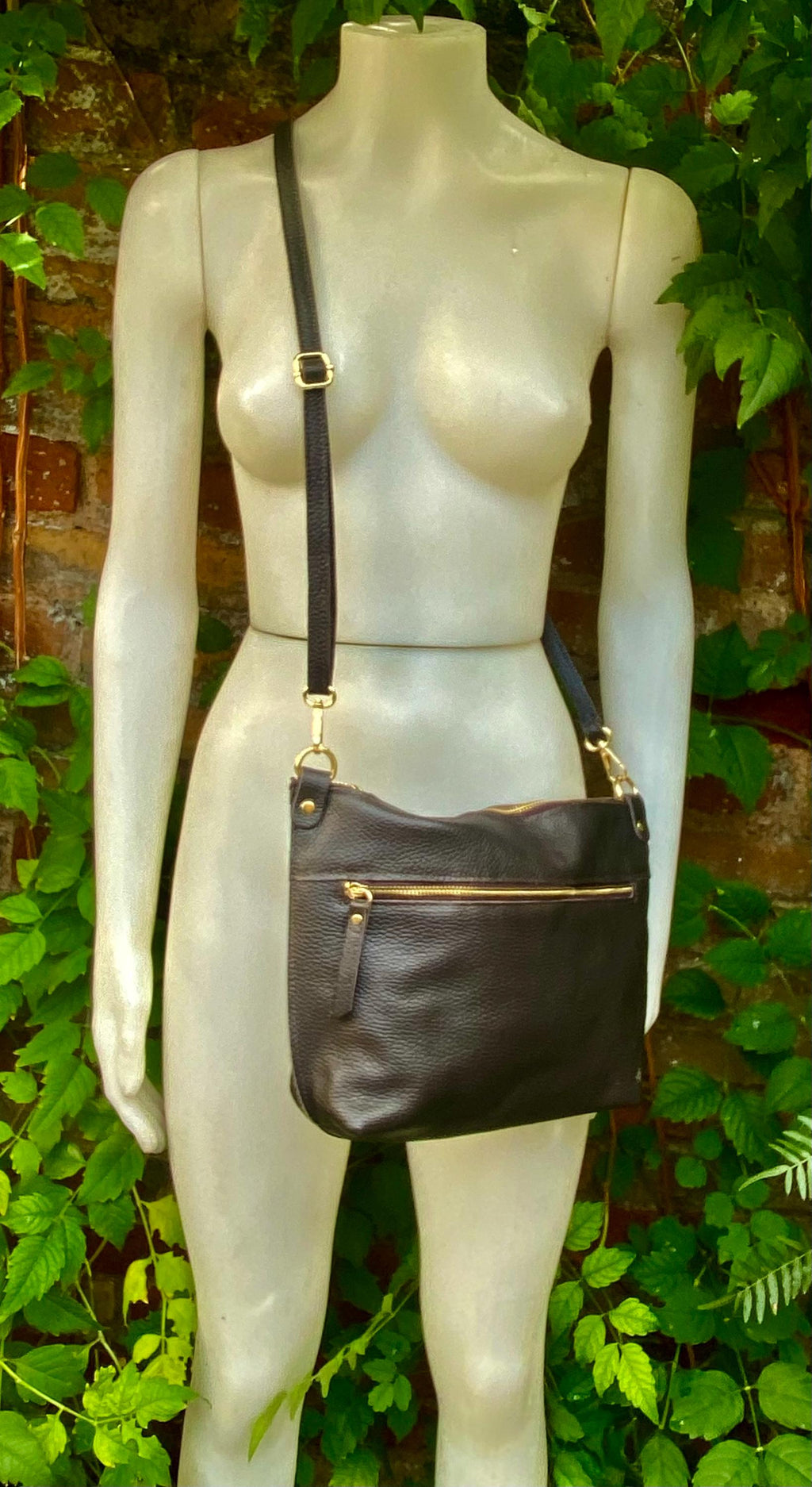 Dark brown leather bag. Genuine leather messenger bag. Chocolate brown crossbody / shoulder bag with zipper and adjustable strap