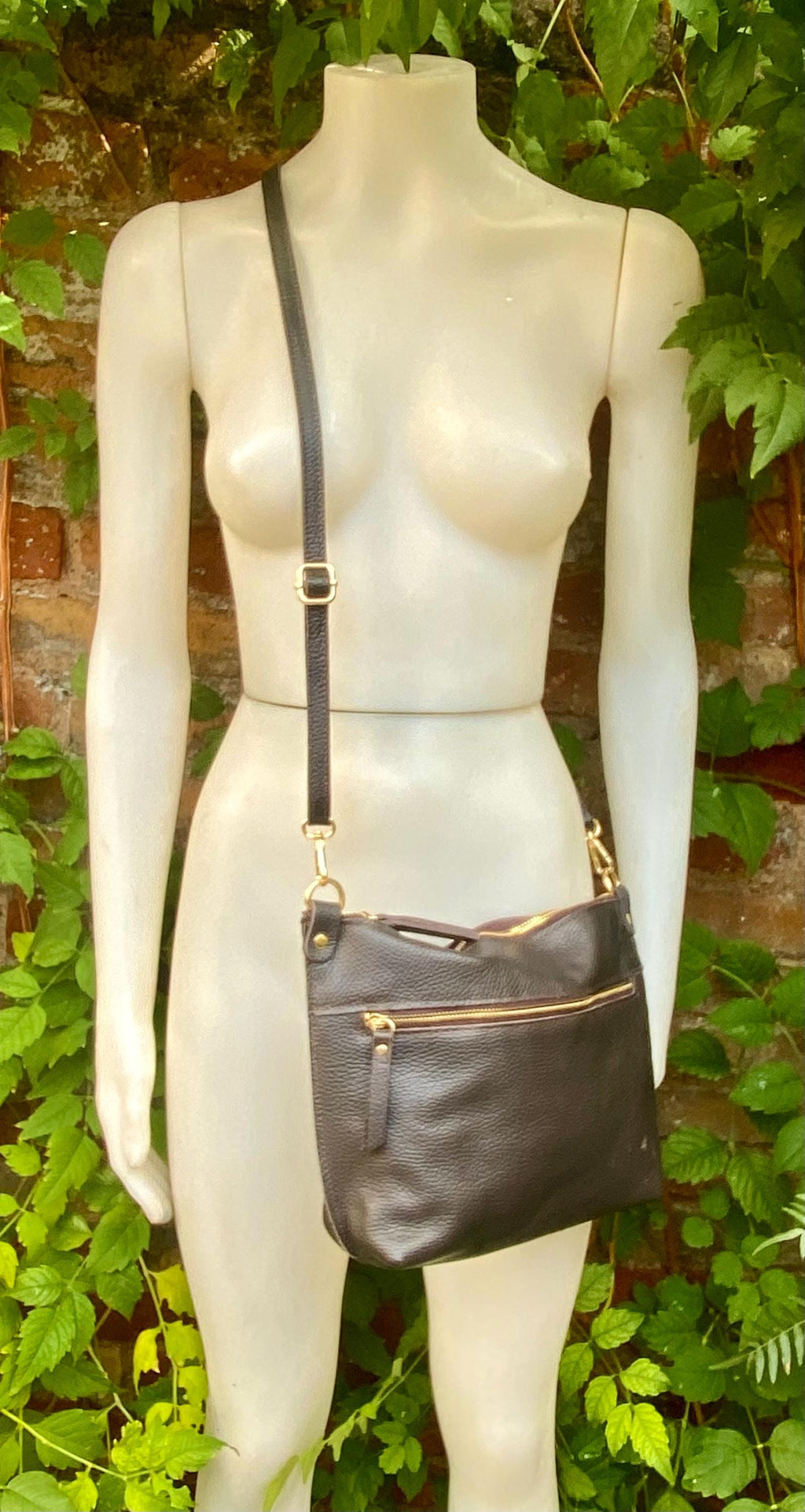 Dark brown leather bag. Genuine leather messenger bag. Chocolate brown crossbody / shoulder bag with zipper and adjustable strap