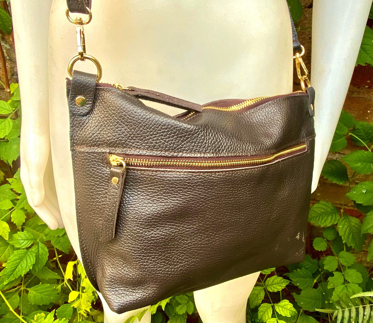 Dark brown leather bag. Genuine leather messenger bag. Chocolate brown crossbody / shoulder bag with zipper and adjustable strap