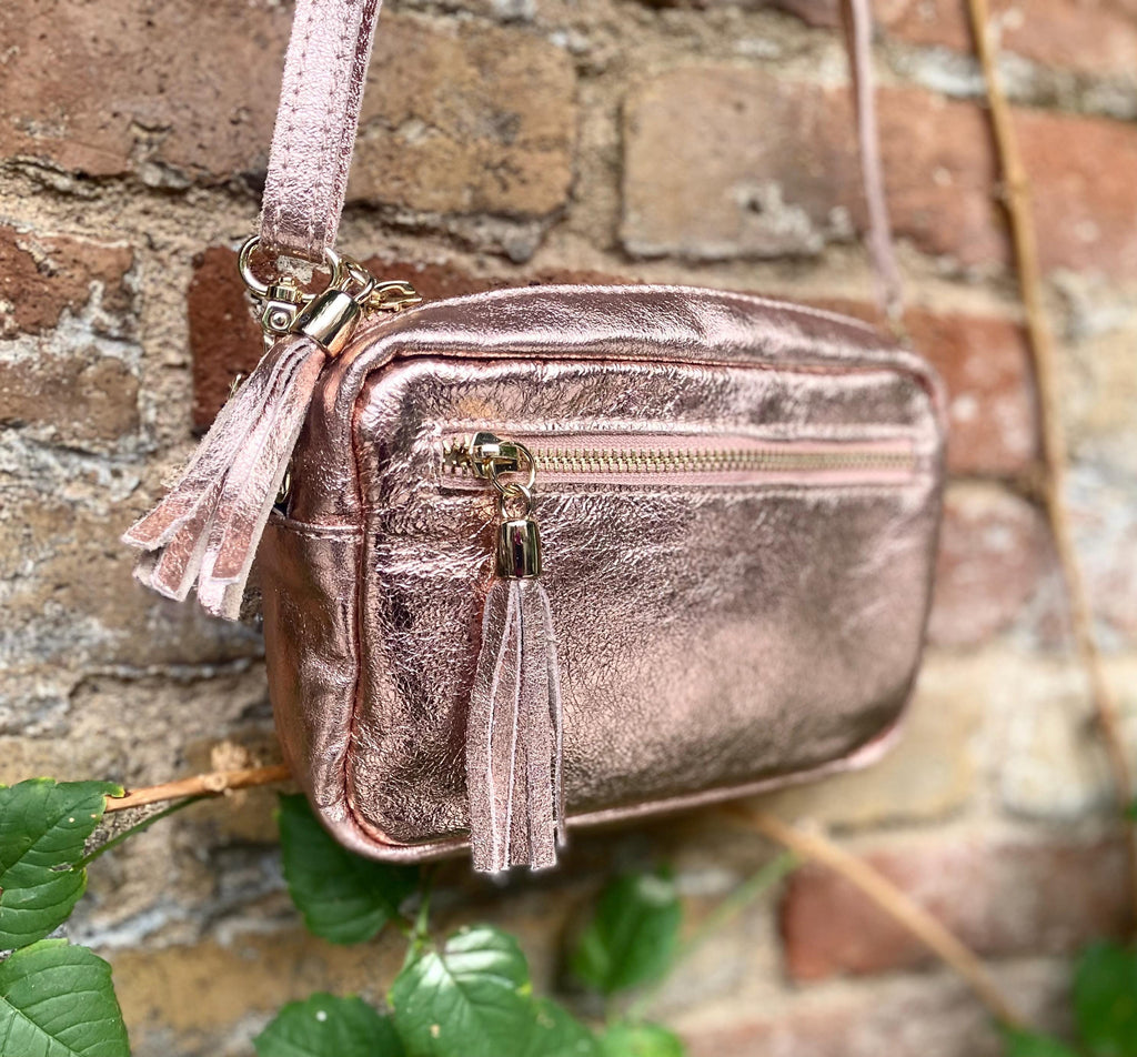 Small leather bag in pink gold. Cross body / shoulder bag. Metallic shine genuine leather bag. Pink purse. adjustable strap and zipper