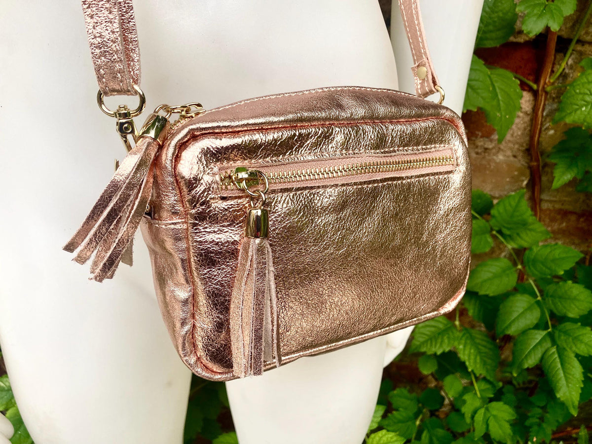 Small leather bag in pink gold. Cross body / shoulder bag. Metallic shine genuine leather bag. Pink purse. adjustable strap and zipper