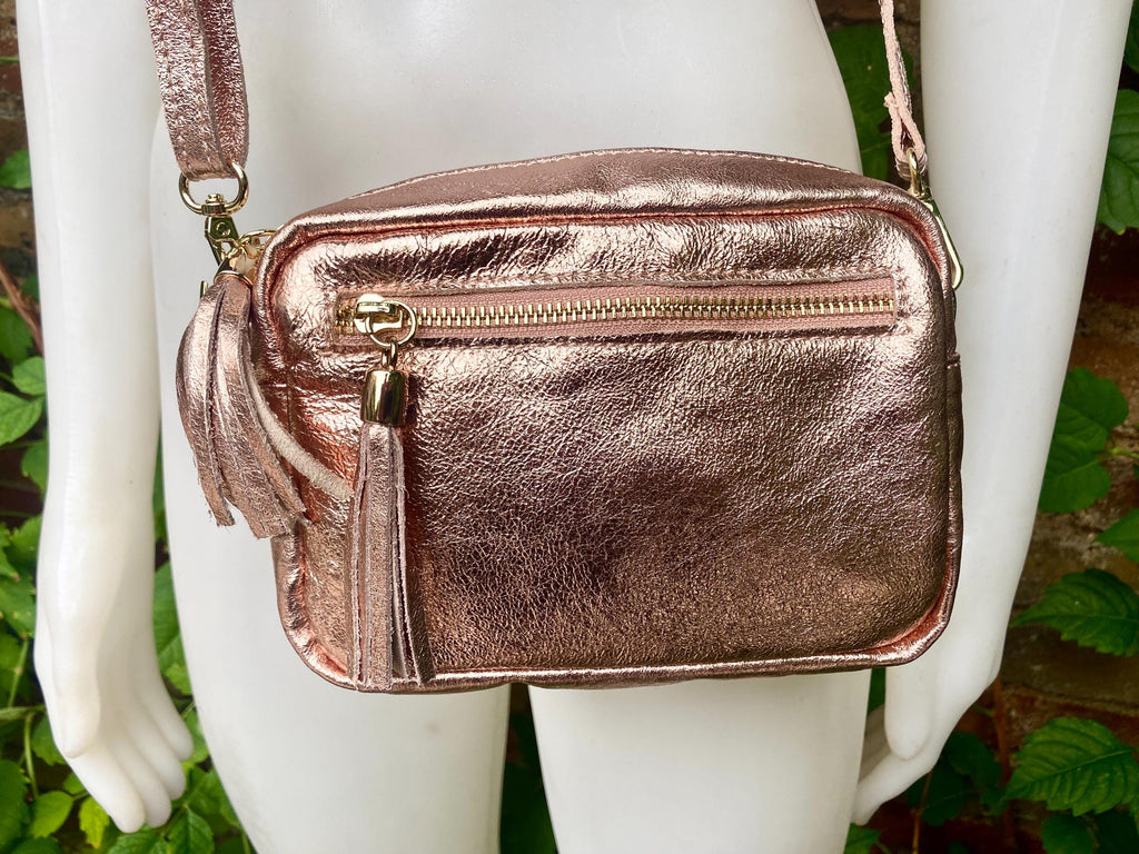 Small leather bag in pink gold. Cross body / shoulder bag. Metallic shine genuine leather bag. Pink purse. adjustable strap and zipper
