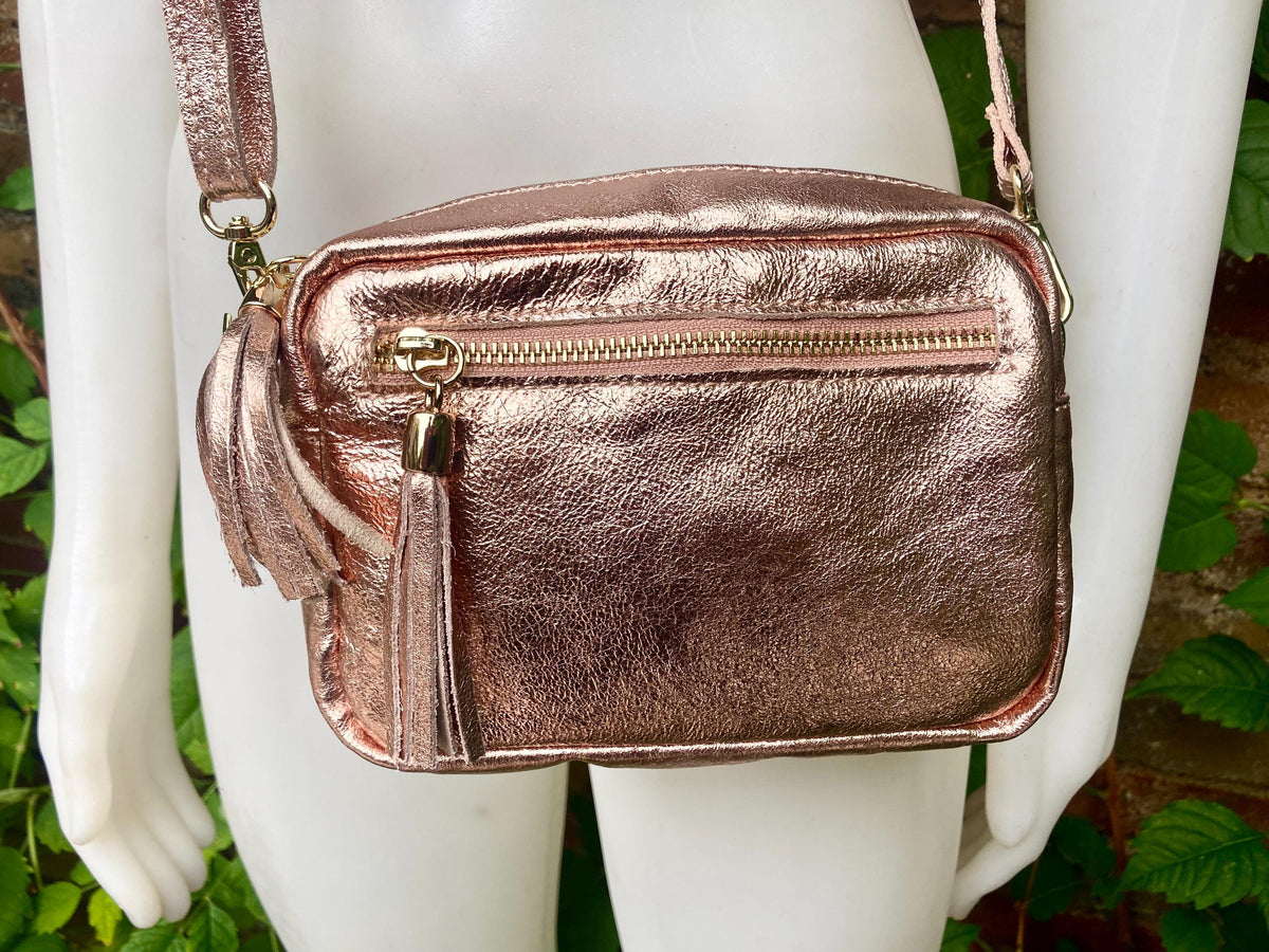 Small leather bag in pink gold. Cross body / shoulder bag. Metallic shine genuine leather bag. Pink purse. adjustable strap and zipper