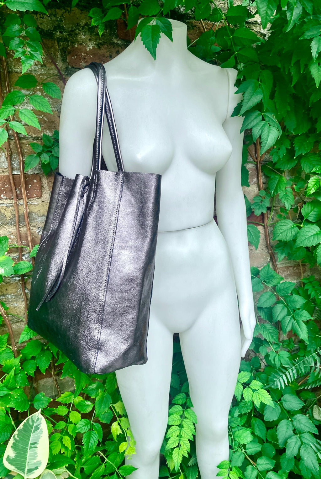 Tote leather bag in SILVER. GENUINE leather shopper. Large carry all bag for your laptop, books. Metallic leather purse.