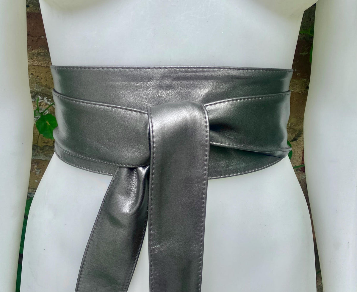 Dark SILVER obi belt. Wrap belt in soft genuine leather. Wide wraparound waist belt. Boho dress belt in metallic leather. Silver obi belt.