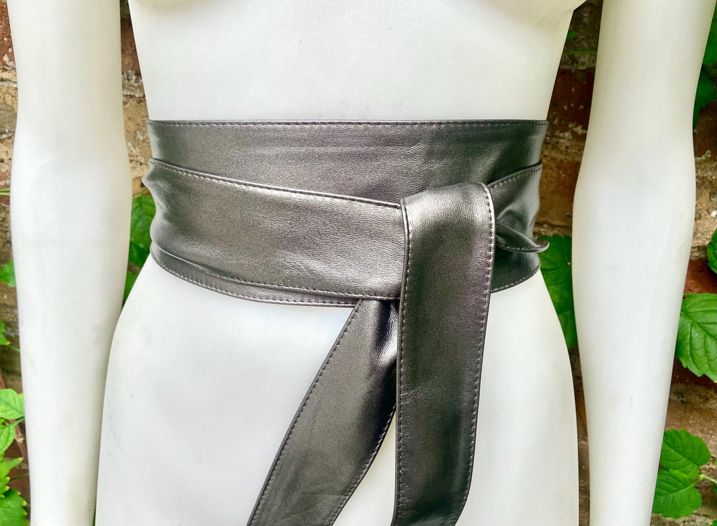 Dark SILVER obi belt. Wrap belt in soft genuine leather. Wide wraparound waist belt. Boho dress belt in metallic leather. Silver obi belt.