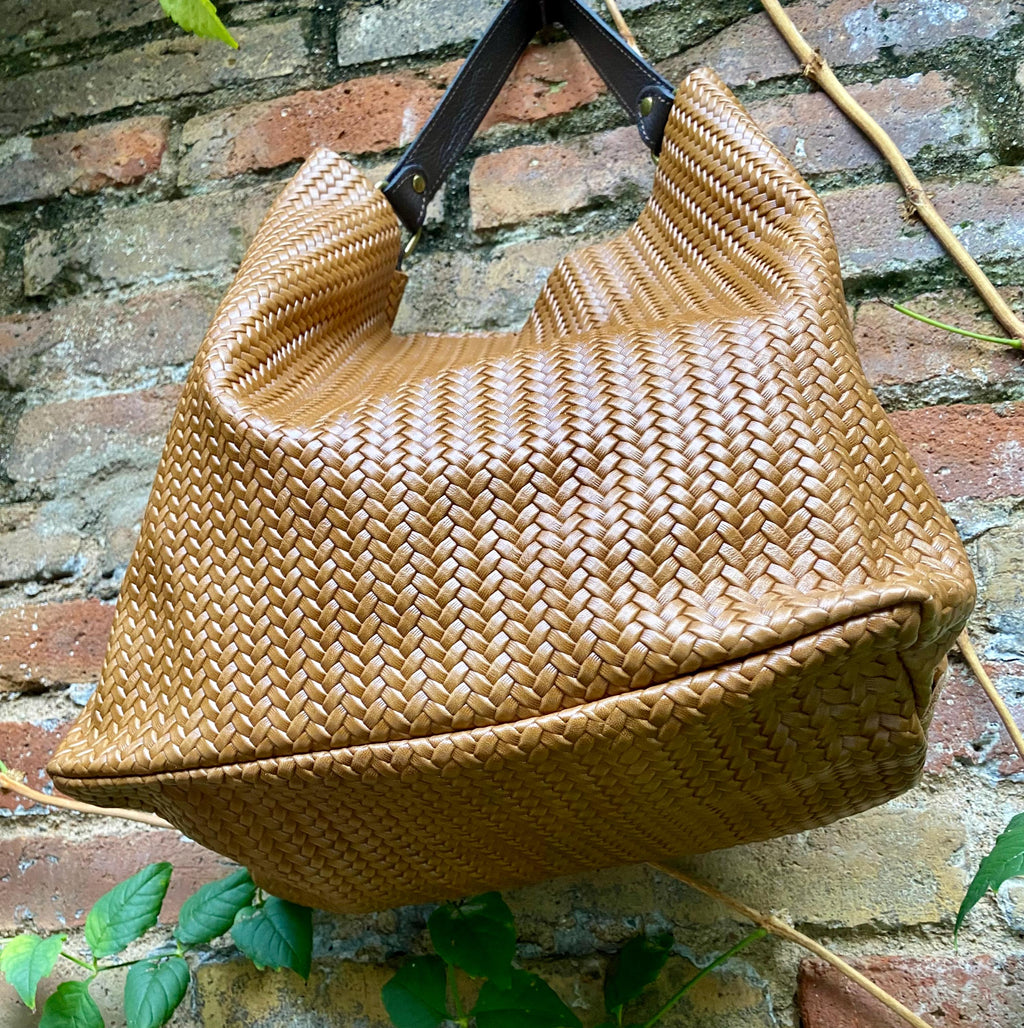 Camel brown slouchy leather bag. Hobo shoulder bag. Braided / engraved genuine leather book / tablet bag. Brown leather shopper. Brown purse
