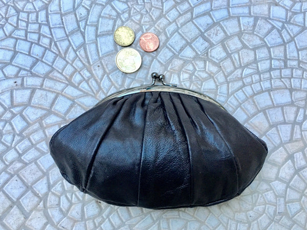 Large kiss lock purse. Blue coin purse with a separate zipper for cards.  Retro stlyle new purse for coins, bills and cards. Genuine leather.